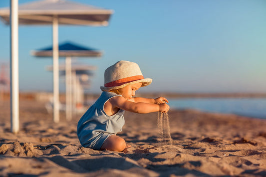 Pierwsze wakacje z niemowlakiem – jak się przygotować i co zabrać?