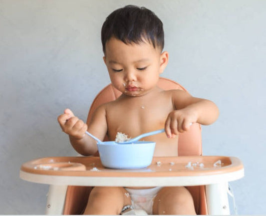 Rozszerzanie diety u niemowlaka – kiedy zacząć i jak robić to bezpiecznie