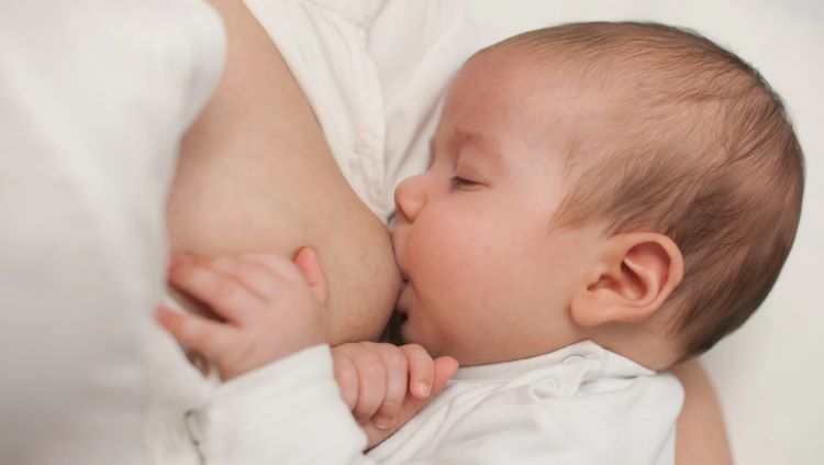 Karmienie piersią - typowe problemy na początku karmienia.